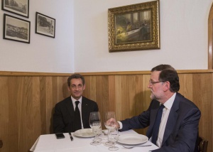 Rajoy takes Sarkozy for lunch, a new meme is born