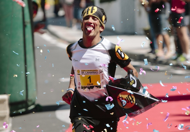 Zaid Ait Malek, entrando en meta victorioso en Artenara Trail. Foto: Carlos Díaz / <a href="http://www.artenaratrail.com/"_self"><em>Artenara Trail</em></a> Zaid Ait Malek, entrando en meta victorioso en Artenara Trail. Foto: Carlos Díaz / <a href="http://www.artenaratrail.com/"_self"><em>Artenara Trail</em></a>