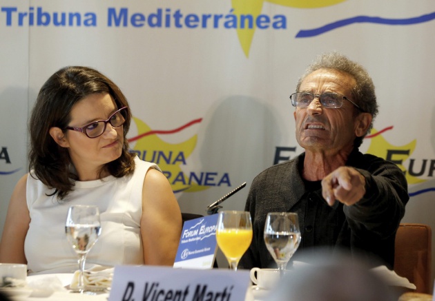 Mónica Oltra, vicepresidenta de la Generalitat de Valencia, y Vicent Martí, agricultor y activista de la plataforma Per l'Horta Mónica Oltra, vicepresidenta de la Generalitat de Valencia, y Vicent Martí, agricultor y activista de la plataforma Per l'Horta