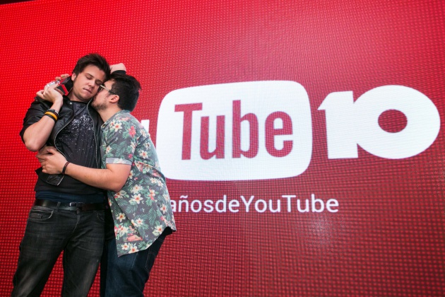 Rubius y Mangel nos enseñan cómo se recoge un premio Rubius y Mangel nos enseñan cómo se recoge un premio