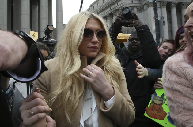Kesha abandona la sede de la Corte Suprema de EEUU en Nueva York tras conocer el veredicto Kesha abandona la sede de la Corte Suprema de EEUU en Nueva York tras conocer el veredicto