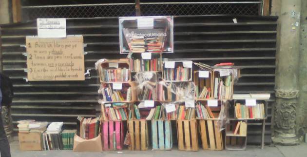 Diariamene la biblioteca urbana recibe donaciones de libros de los ciudadanos. Diariamene la biblioteca urbana recibe donaciones de libros de los ciudadanos.