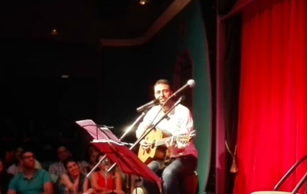 El canario Victor Lemes en una de sus actuaciones publicadas en YouTube El canario Victor Lemes en una de sus actuaciones publicadas en YouTube