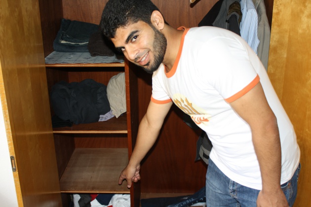 Un refugiado sirio devuelve 50.000 euros hallados en un viejo armario