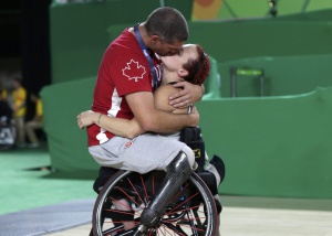 A história por trás da fotografia do beijo na paralimpíada do Rio A história por trás da fotografia do beijo na paralimpíada do Rio