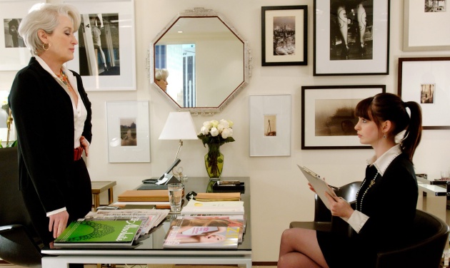 Miranda Priestly (Meryl Streep), la intimidante editora de una revista de modas, siempre ponía a prueba el manejo de estrés de su asistente Andy Sachs (Anne Hathaway). 'Devil wears Prada' (2006) Miranda Priestly (Meryl Streep), la intimidante editora de una revista de modas, siempre ponía a prueba el manejo de estrés de su asistente Andy Sachs (Anne Hathaway). 'Devil wears Prada' (2006)