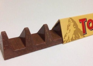 Toblerone britânico encolhe para economizar chocolate e consumidores culpam Brexit Toblerone britânico encolhe para economizar chocolate e consumidores culpam Brexit