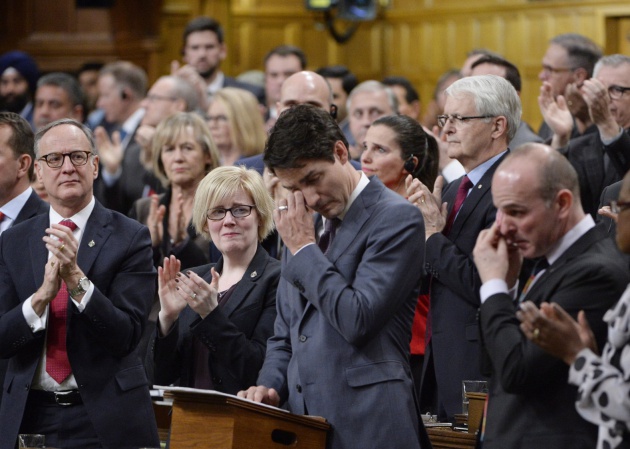 Trudeau llora durante el discurso de disculpa a la comunidad LGTBQ2 en Ottawa. (Adrian Wyld/AP) Trudeau llora durante el discurso de disculpa a la comunidad LGTBQ2 en Ottawa. (Adrian Wyld/AP)