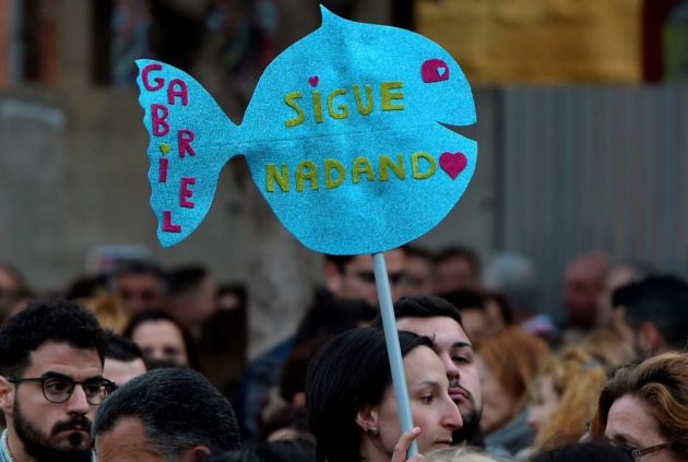 Unas 12.000 personas han acudido a la concentración convocada por el Ayuntamiento de Almería en duelo por la muerte de Gabriel Cruz Unas 12.000 personas han acudido a la concentración convocada por el Ayuntamiento de Almería en duelo por la muerte de Gabriel Cruz