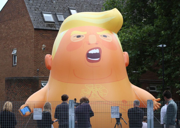 El globo de Trump en el momento de ser inflado