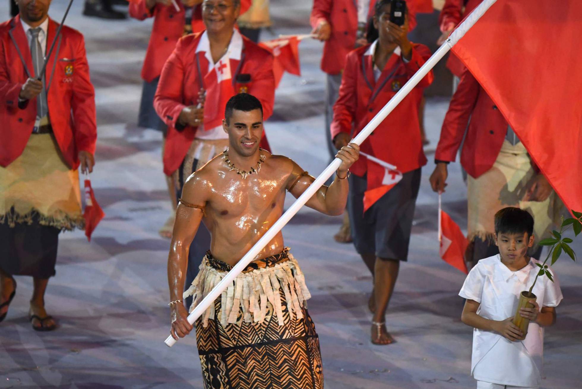 Olimpíada Rio 2016 O ‘Oil Man’ olímpico que vem de Tonga Esportes