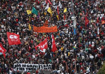 Milhares vão às ruas contra Temer em SP e PM reprime ato com justificativa controversa Milhares vão às ruas contra Temer em SP e PM reprime ato com justificativa controversa