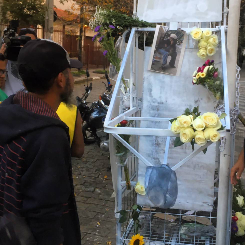 A carroça de Ricardo Nascimento foi enfeitada e colocada no local da execução