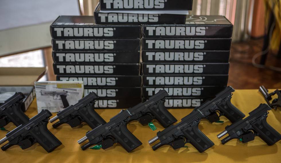 Pistolas da fabricante brasileira Taurus.