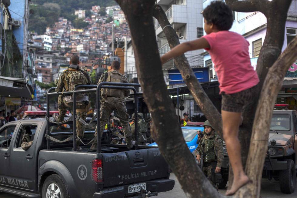 Militares deixaram a Rocinha nesta sexta, após uma semana de cerco.