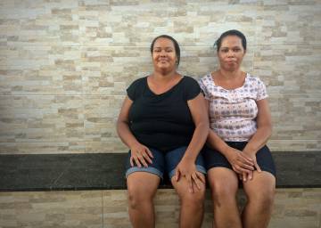 Dilzane e a mãe, Joana, eram vizinhas da professora.