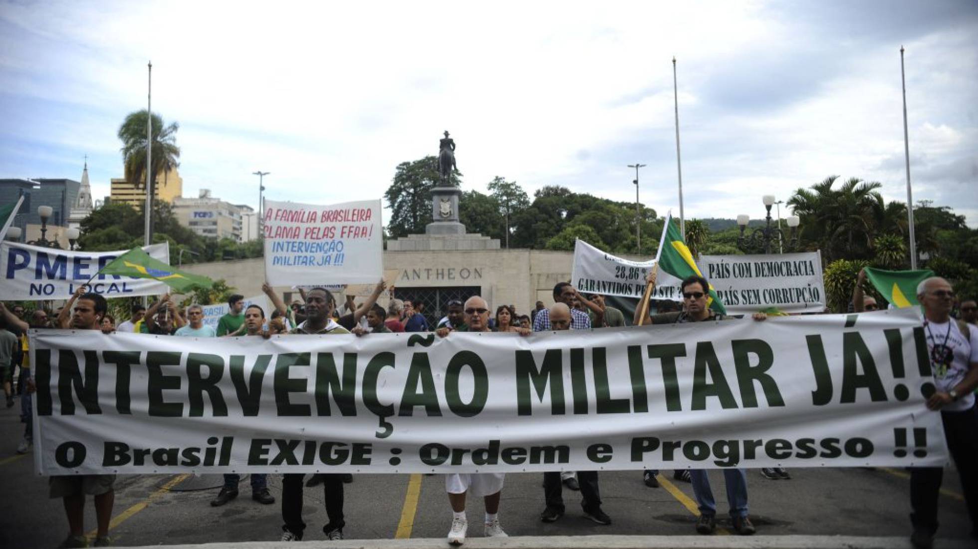 O viés totalitário do povo brasileiro