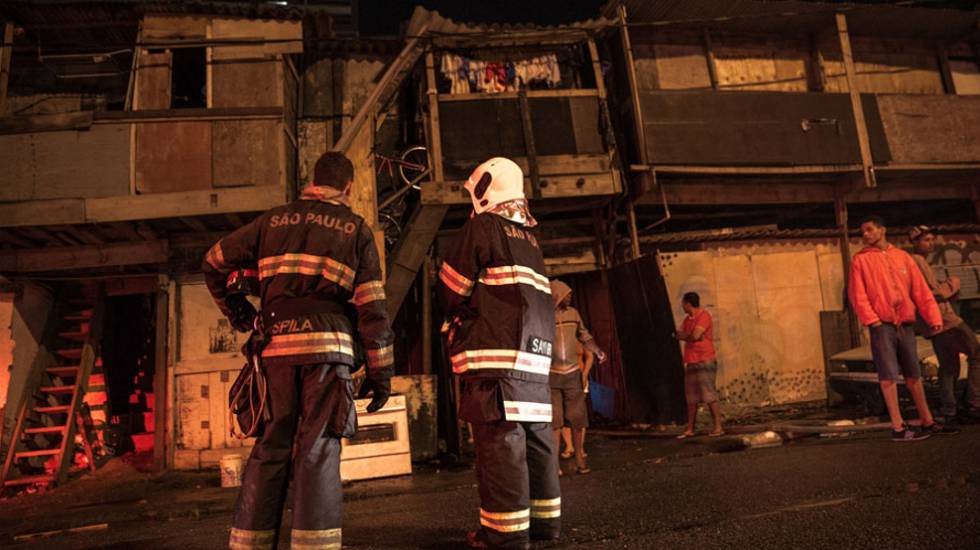 Incendio en la comunidad Levanta Saia, zona sur de São Paulo, el 25 de noviembre