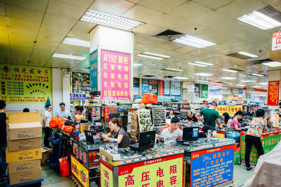 Mercado de eletrônicos no bairro de Huaqiangbei, em Shenzhen