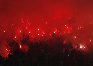 Sinalizadores, a cruzada das torcidas pela liberação da festa nos estádios