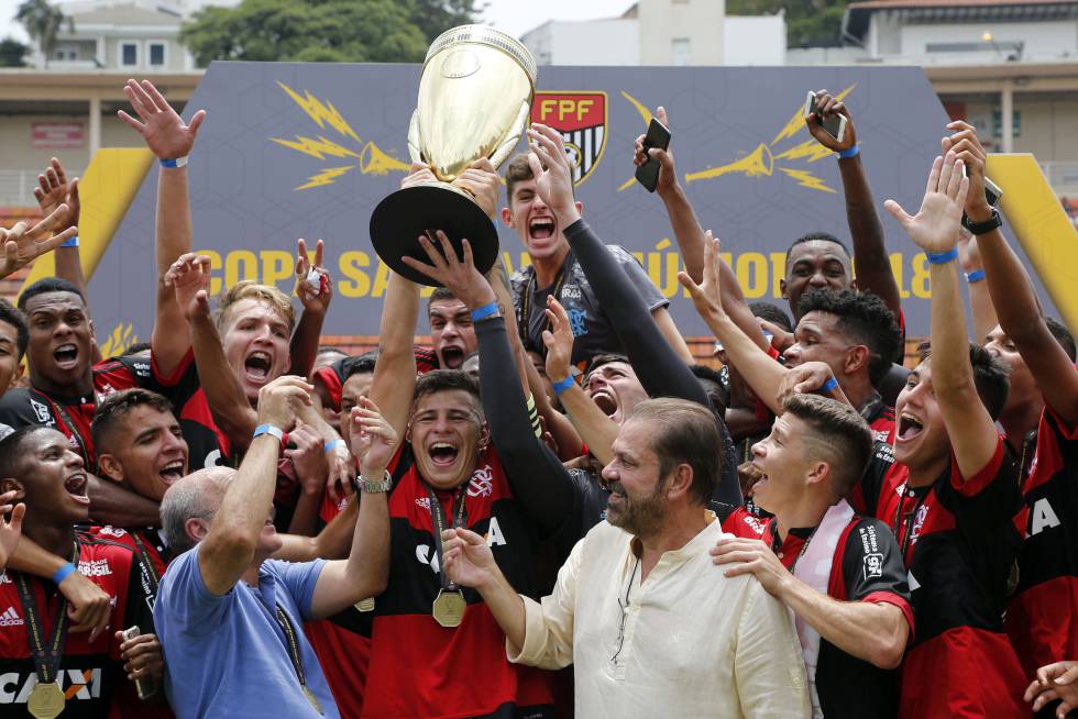 Resultado de imagem para Flamengo tetra campeão da Copinha SP  imagens