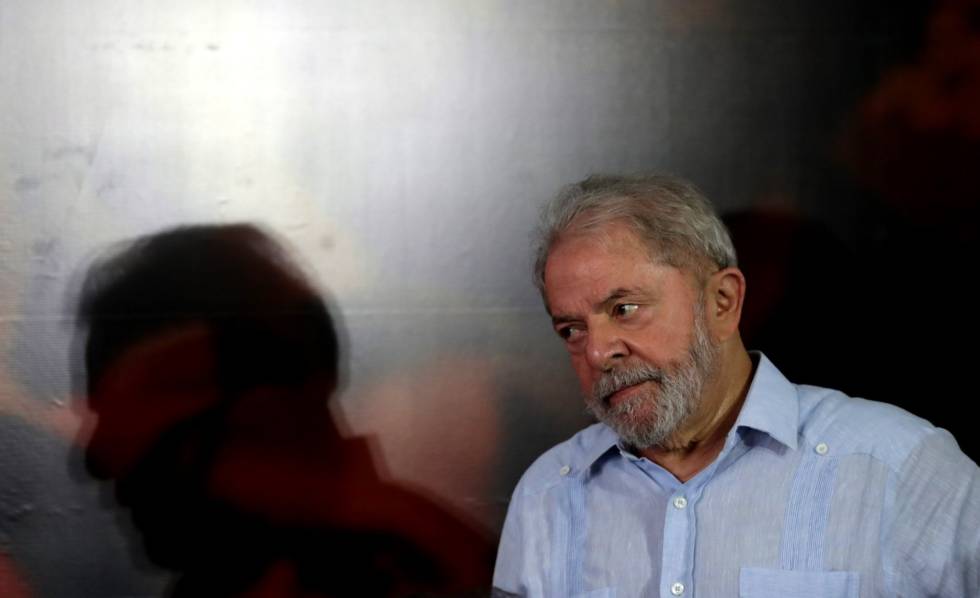 Lula ao lançar sua pré-candidatura à presidência, em São Paulo. 