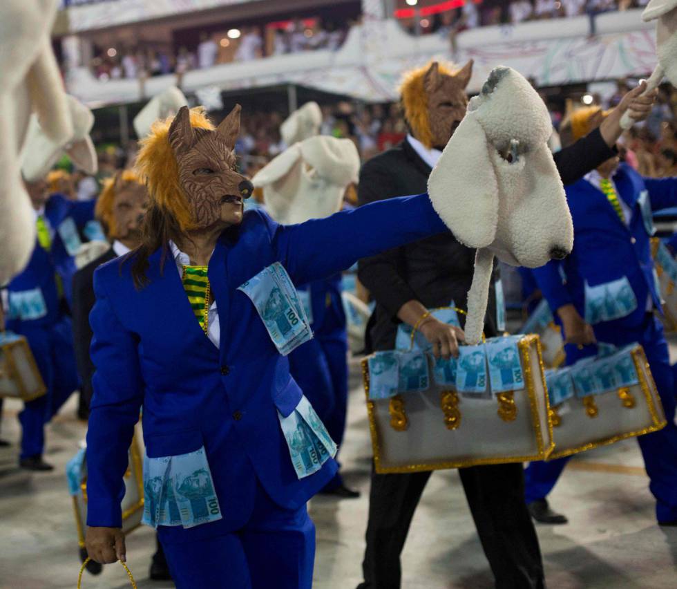 Fotos: Carnaval 2018: Malas de dinheiro, corrupção, violência: a Beija-Flor  expõe as mazelas do Brasil na Sapucaí | Brasil | EL PAÍS