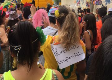Brasileiro vive metamorfose eleitoral em meio à combustão carnavalesca