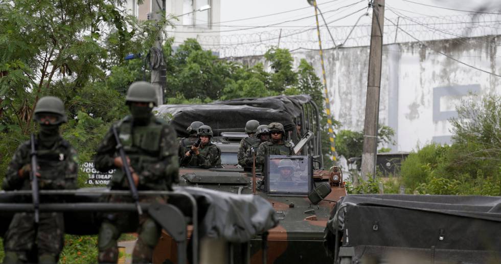 Soldados do exÃ©rcito atuam em Japeri, perto do Rio.