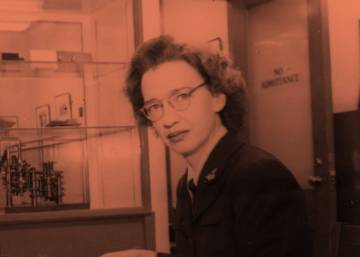 Grace Hopper, a mulher que tornou a linguagem do computador mais humana
