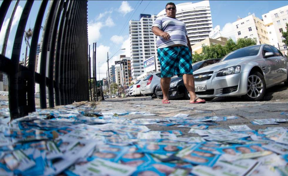 Propaganda política nas ruas de Fortaleza, durante a eleição de 2014.