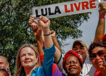 Gleisi Hoffmann: “Lula é nosso Pelé. A gente não põe o melhor do time no banco de reserva”