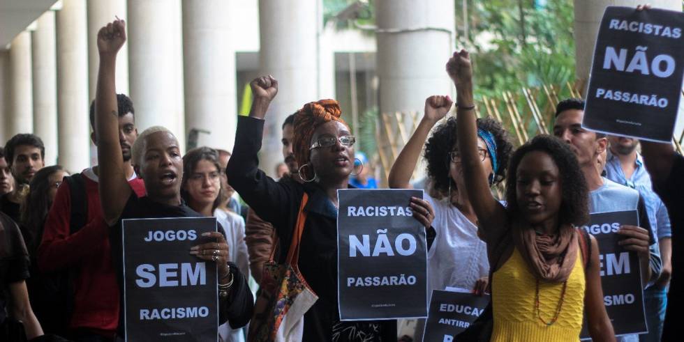 ManifestaÃ§Ã£o na PUC-Rio contra o racismo nos jogos jurÃ­dicos.