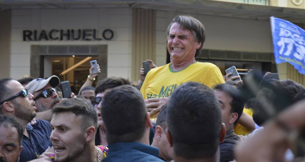 Jair Bolsonaro no momento do ataque.