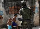 Policiais estupraram meninas durante intervenção no Rio, aponta relatório da Defensoria Pública