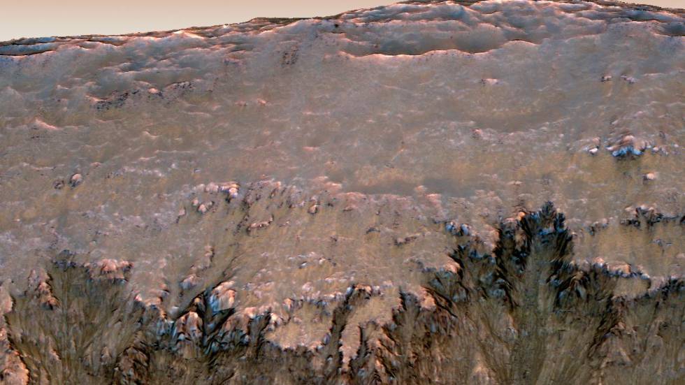 PossÃ­veis rastros de água lÃ­quida em Marte, fotografados pela sonda â€˜MROâ€™