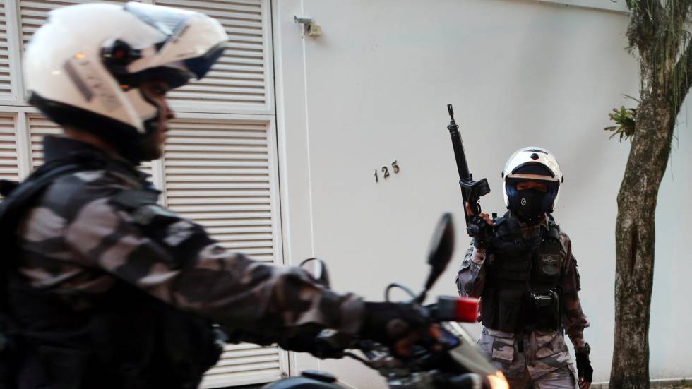 Policiais no Rio de Janeiro.