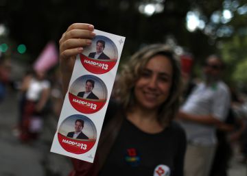 Caça a indecisos contra o autoritarismo