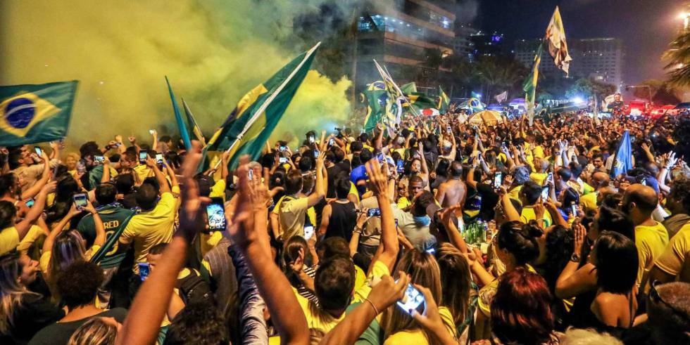 Eleitores comemoram vitÃ³ria de Bolsonaro