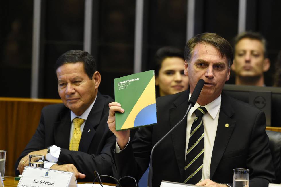Presidente eleito Jair Bolsonaro e o vice Hamilton MourÃ£o, durante celebraÃ§Ã£o pelos 30 anos da ConstituiÃ§Ã£o Federal