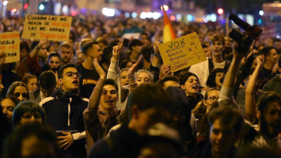 Protestos contra a ascensÃ£o do Vox reuniram milhares de pessoas nas ruas das capitais das provÃ­ncias de Andaluzia 