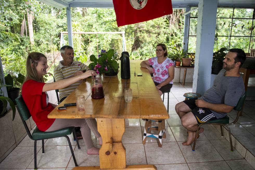 A família e Sadi Gomes de Amorim, em Laranjeiras do Sul.