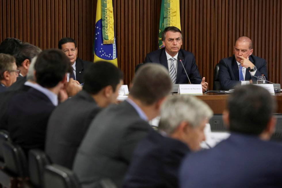 Resultado de imagem para Bolsonaro recebe dos ministros balanÃ§o dos 100 dias de Governo