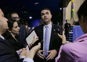 Novos trechos de relatório do Coaf aumentam pressão sobre família Bolsonaro