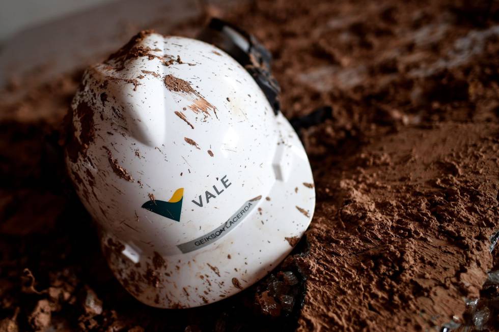 Imagem de um capacete da Vale tirada 20 dias apÃ³s a tragÃ©dia na mina CÃ³rrego do FeijÃ£o. 