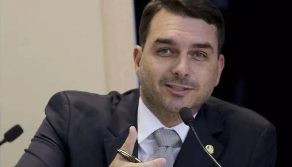 O COAF, rgo que investiga lavagem de dinheiro, considerou os depsitos feitos na conta de Flvio Bolsonaro suspeitos