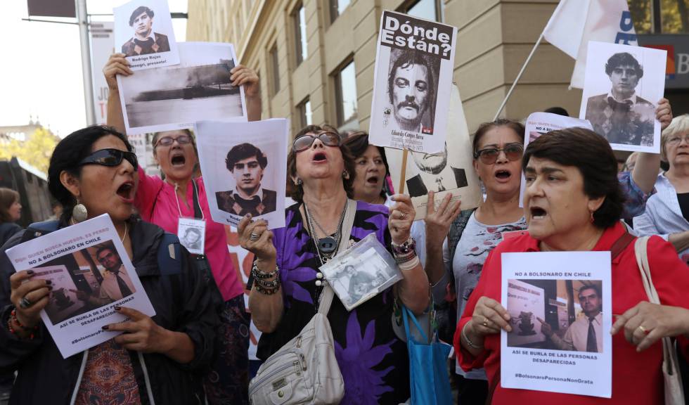 Familiares de desaparecidos na ditadura chilena fazem protesto no Ãºltimo 22 de marÃ§o. 