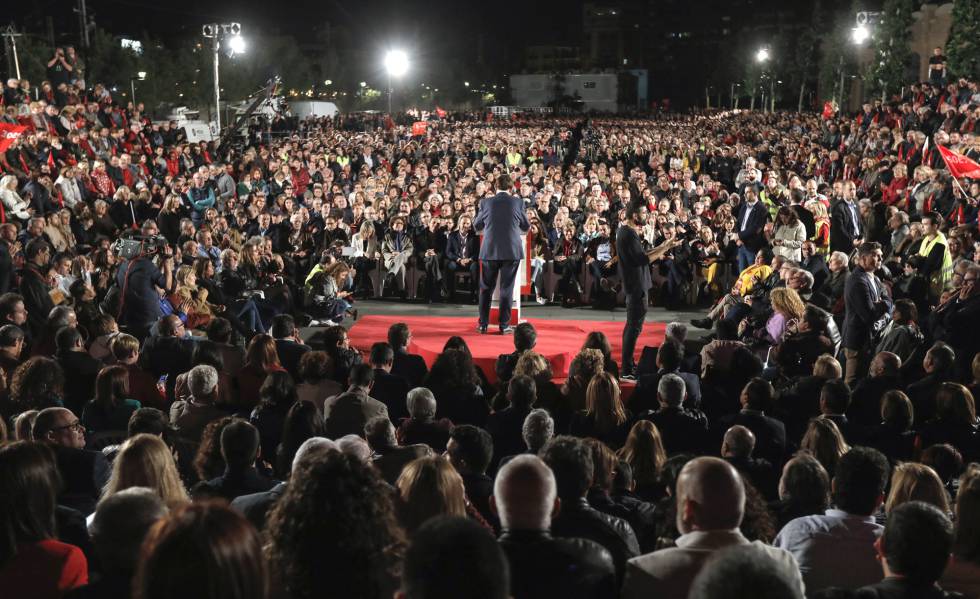 Evento de fechamento de campanha do PSOE em Valência, com Pedro Sanchez como protagonista.