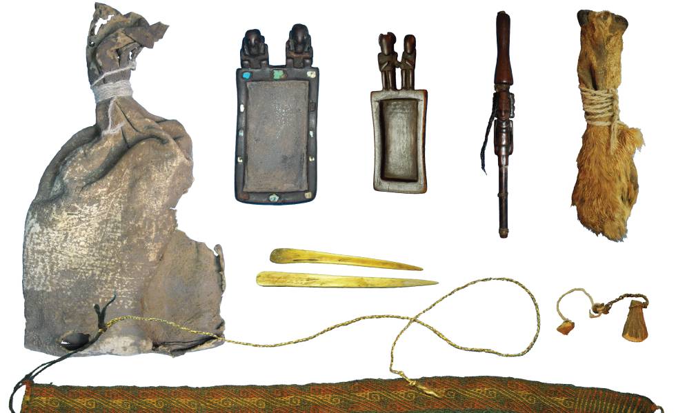 Pacote ritual com diversos objetos para consumir estupefacientes utilizados hÃ¡ mais de mil anos na atual BolÃ­via