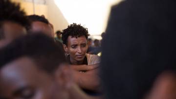 No centro detenção de Sabaa, em Tripoli existem 300 refugiados, requerentes de asilo e migrantes detidos, incluindo mais de 100 menores de 18 anos.